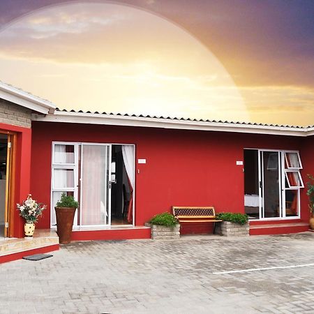 Tina'S Bed And Breakfast Swakopmund Esterno foto