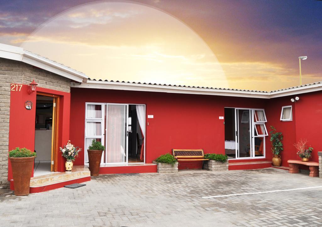 Tina'S Bed And Breakfast Swakopmund Esterno foto
