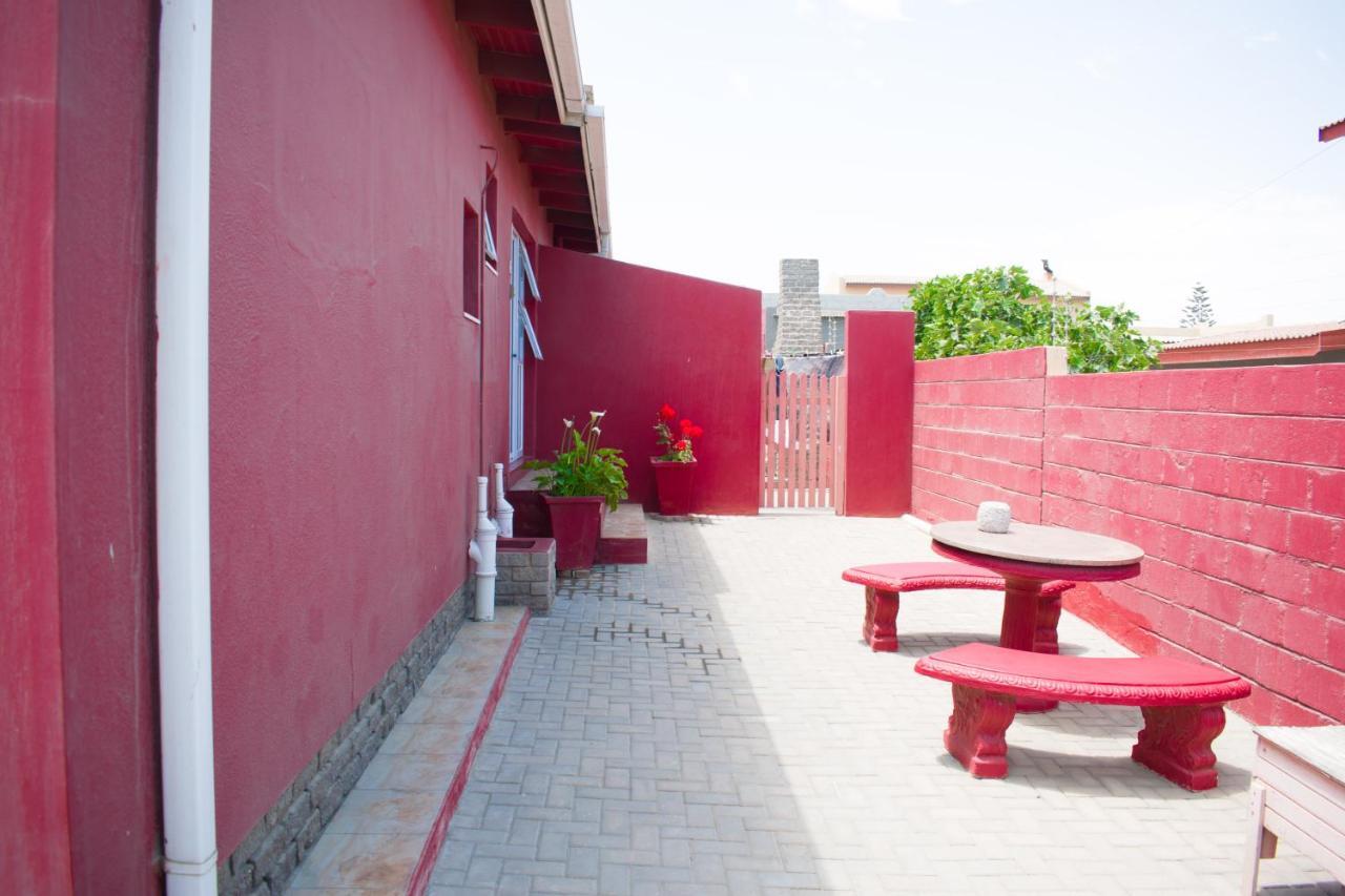 Tina'S Bed And Breakfast Swakopmund Esterno foto