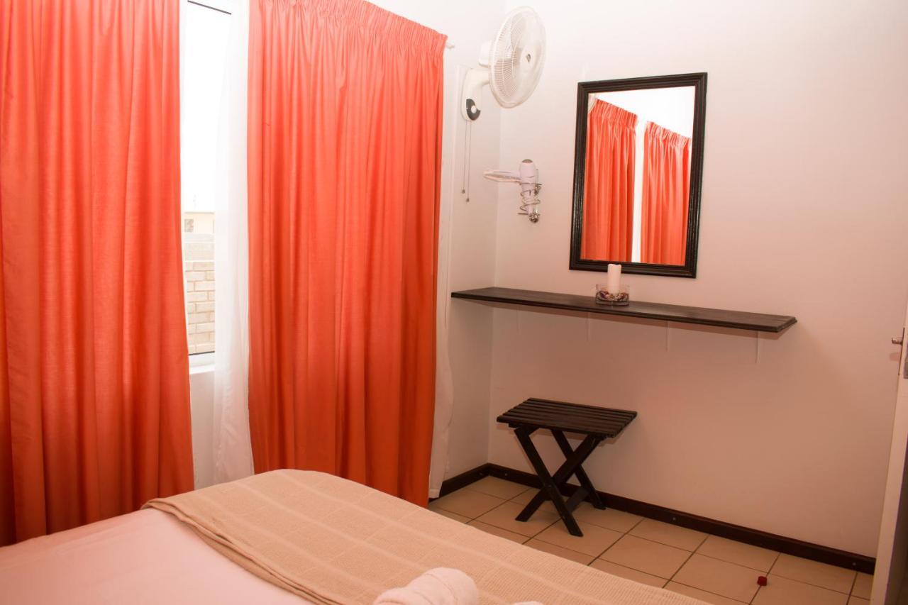 Tina'S Bed And Breakfast Swakopmund Esterno foto