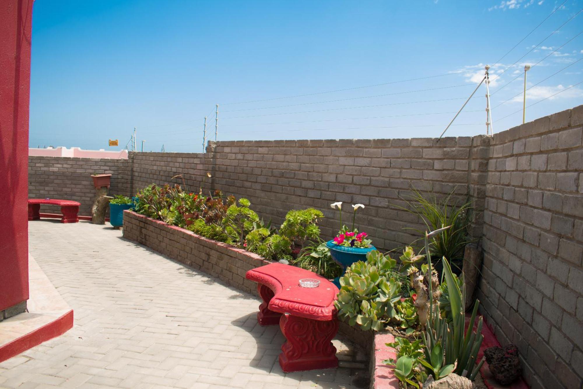 Tina'S Bed And Breakfast Swakopmund Esterno foto